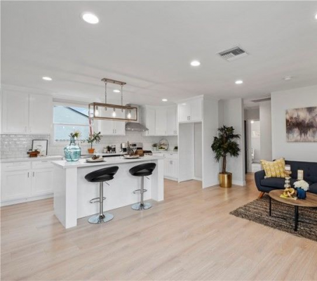 2-Winnetka-Home-Staging-Living-Room-Decor-1