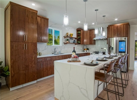 3-Sherman-Oaks-Kitchen-Minimal-Bar-Island-Decor-1