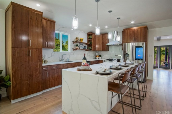 Sherman-Oaks-Kitchen-Minimal-Bar-Island-Decor