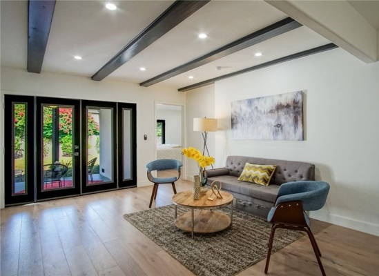 5-Sherman-Oaks-Living-Room-Minimal-Elegant-Decor