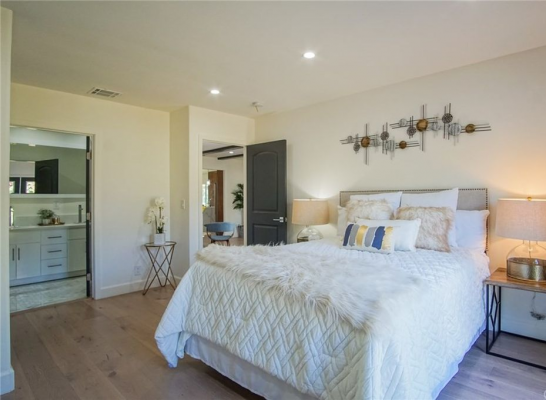 6-Sherman-Oaks-Master-Bedroom-White-Bed-Sheet-Decor